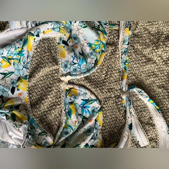 Lemon print bikini set, size L - Picture 2 of 3